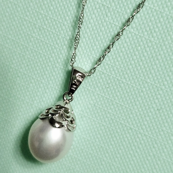 10K Gold White Pearl Teardrop Pendant & Chain Necklace NEW - Picture 8 of 11